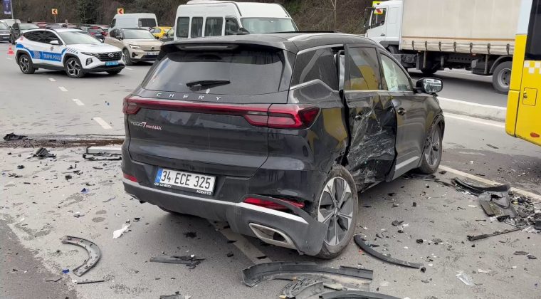 Sarıyer'de 4 aracın karıştığı zincirleme kazada 4 kişi yaralandı