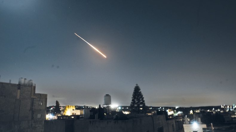 Savaşta 9. g&uuml;n… G&ouml;ky&uuml;z&uuml;nde f&uuml;ze yağmuru