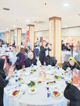 Şehit Anneleri ve İşten Atılan Kadınlar Aynı Sofrada Buluştu