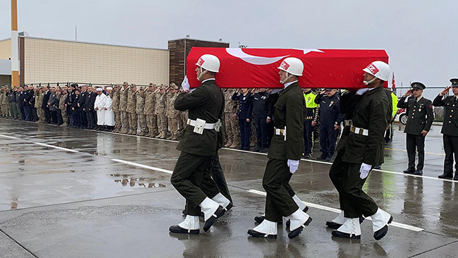 Şehit askerin naaşı, t&ouml;renle memleketi Konya'ya uğurlandı