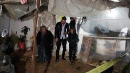 Seracının sır &ouml;l&uuml;m&uuml;: 3 &ccedil;ocuk annesi kadın evinde tek kurşunla vuruldu