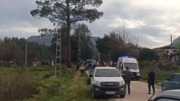 Seyir halindeki kamyonetin kasasından d&uuml;şen kadın &ouml;ld&uuml;