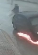 Seyir halindeki otomobil alev topuna d&ouml;nd&uuml;