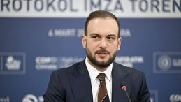 Sıfır Atık Vakfı Başkanı Samed Ağırbaş, Eber G&ouml;l&uuml;'nde a&ccedil;ıklamalarda bulundu: Bu b&ouml;lgede turizm gelişsin istiyoruz