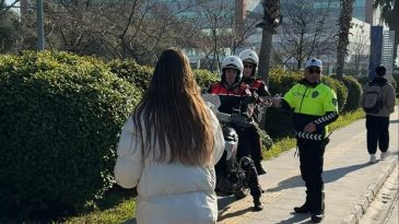 Sınav &Ouml;ncesi Kimliğini Unutan &Ouml;ğrencinin Yardımına Motorize Polis Timi Yetişti