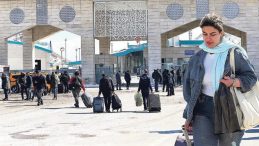 Sınır Kapısındaki İranlılar: Erdoğan Barış İ&ccedil;in Elinden Geleni Yapacaktır