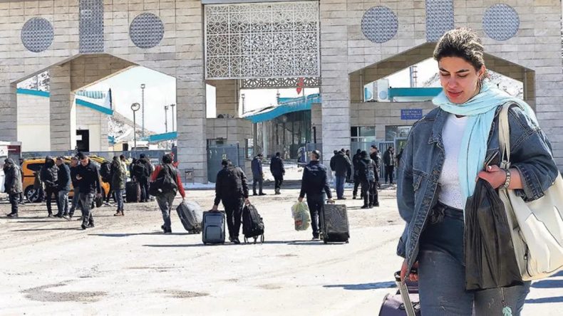 Sınır Kapısındaki İranlılar: Erdoğan Barış İ&ccedil;in Elinden Geleni Yapacaktır