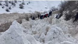 Şırnak'ta Facianın Eşiğinden D&ouml;n&uuml;ld&uuml;: &Ouml;ğrenci Servisi &Ccedil;ığ Altında Kalmaktan Son Anda Kurtuldu
