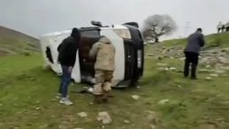 Şırnak&rsquo;ta &ouml;ğrenci servisi şarampole devrildi: 5 yaralı