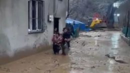 Şırnak&rsquo;ta selin gelişi kameraya yansıdı