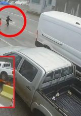 Şırnak&rsquo;ta y&uuml;rekleri ağza getiren kaza! Yola fırlayan &ccedil;ocuk saniyelerle kurtuldu