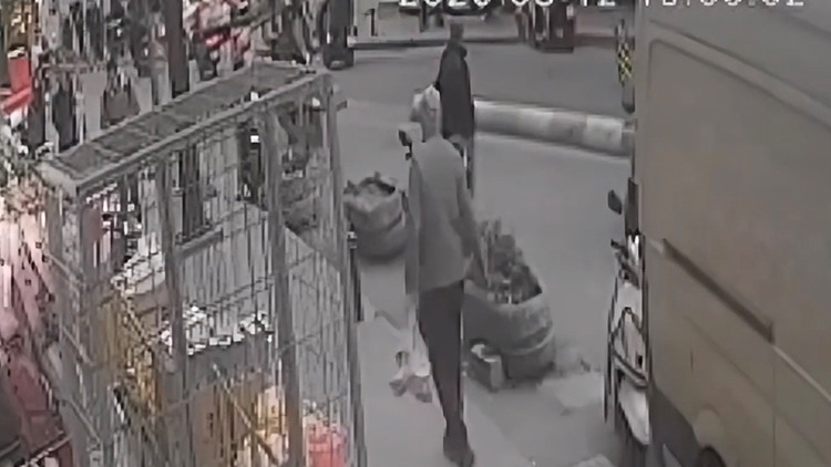 Şişli'deki Dönerciye Silahlı Saldırı: Sırada Bekleyen Kadın Vuruldu