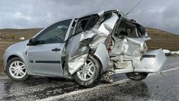 Sivas'ta zincirleme kaza: 1 kişi &ouml;ld&uuml;, 5 kişi yaralandı!