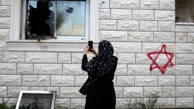 Siyonist gaspçılardan insanlık dışı eylem: Filistinlileri araçla ezdiler