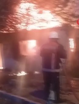 Sobadan &ccedil;ıkan yangın evi k&uuml;l etti