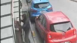 Sokaktaki Kadının Telefonunu &Ccedil;aldı