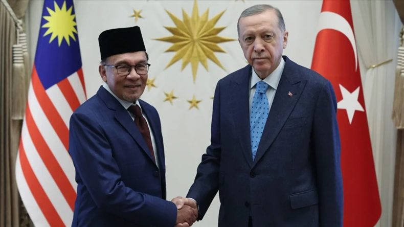 SON DAKİKA | Başkan Erdoğan, Malezya Başbakanı İbrahim ile g&ouml;r&uuml;şt&uuml;