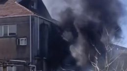 SON DAKİKA | Bayrampaşa'da Yangın Paniği: 3 Katlı Binayı Alevler Sardı!