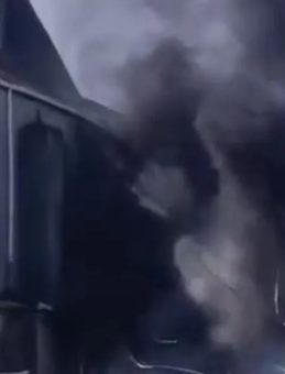 SON DAKİKA | Bayrampaşa'da Yangın Paniği: 3 Katlı Binayı Alevler Sardı!