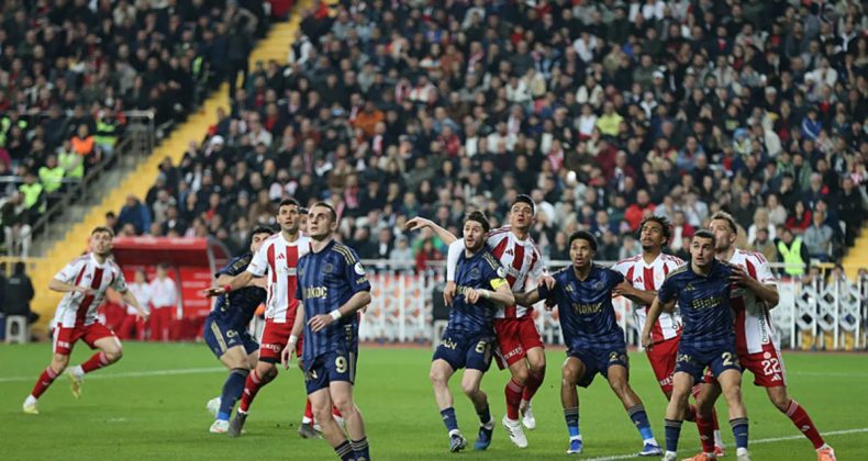 Son dakika: Fenerbah&ccedil;e, Antalyaspor deplasmanında takıldı! 4 goll&uuml; ma&ccedil;ta kazanan yok