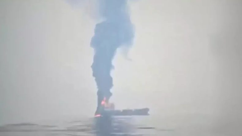 SON DAKİKA: İran H&uuml;rm&uuml;z Boğazı'nda bir petrol tankerini vurdu!