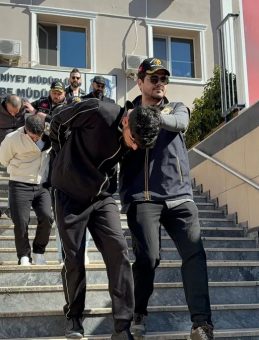 SON DAKİKA: Kadık&ouml;y'de akılalmaz hırsızlık! 68 yaşındaki kadın ve bakıcısını bağlayıp kasayı boşalttılar!