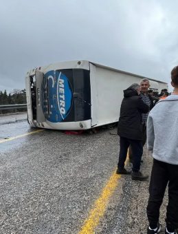SON DAKİKA: Konya-Antalya karayolunda yolcu otob&uuml;s&uuml; devrildi: &Ccedil;ok sayıda yaralı var&hellip;