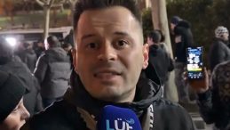 Son dakika: Mikrofonu alıp hakaretler yağdıran taraftar g&ouml;zaltına alındı