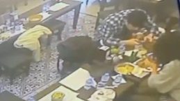 SON DAKİKA: Taksim'de akılalmaz olay: Ocakbaşında sipariş ettiği yemek hayatının şokunu yaşattı! G&ouml;renler g&ouml;zlerine inanamadı