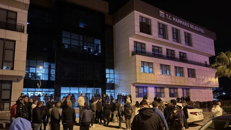 SON DAKİKA&hellip; CHP&rsquo;li Marmaris Belediyesi&rsquo;ne operasyon! 400 bin dolar r&uuml;şvet alırken su&ccedil;&uuml;st&uuml; yakalandı