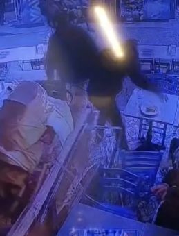 SON DAKİKA&hellip; İstanbul Beşiktaş&rsquo;ta balık&ccedil;ıya giden aile kabusu yaşadı: Lokmamı ağzıma g&ouml;t&uuml;r&uuml;rken asma tavan &uuml;zerimize &ccedil;&ouml;kt&uuml;!