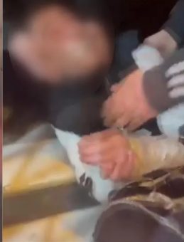 SON DAKİKA&hellip; İstanbul Fatih&rsquo;te akran zorbalığı! Dehşet anları kamerada: Ellerini ayaklarını ve ağzını bantlayıp&hellip;