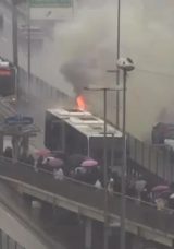 SON DAKİKA&hellip; İstanbul Şişli'de metrob&uuml;s yangını: Ekipler m&uuml;dahale ediyor