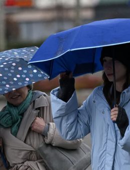SON DAKİKA&hellip; Meteoroloji&rsquo;den hava durumu uyarısı! 7 b&ouml;lge i&ccedil;in sağanak ve fırtına alarmı verildi: İstanbul&rsquo;da o saate dikkat!