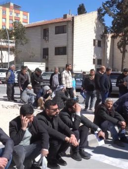 SON DAKİKA&hellip; Şanlıurfa&rsquo;da APP plaka yoğunluğu&hellip; Kuyruğun sonu g&ouml;r&uuml;nmedi: 3 saattir bekliyorum!