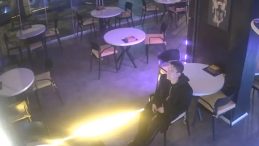 SON DAKİKA&hellip; Yemek yedi, ısındı, televizyon bile izledi! Kayseri&rsquo;deki hırsız g&uuml;venlik kamerasına b&ouml;yle yakalandı: Daha 15 yaşında!