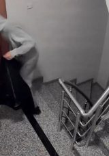 SON DAKİKA&hellip; Yer İstanbul! Montunu &ccedil;uval yaptı, tam 8 &ccedil;ift ayakkabı &ccedil;aldı: O anlar kamerada!