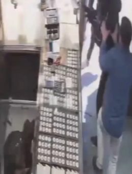 Sultangazi&rsquo;de soygun girişimi: Kuyumcuyu silah kabzası ile darp ettiler