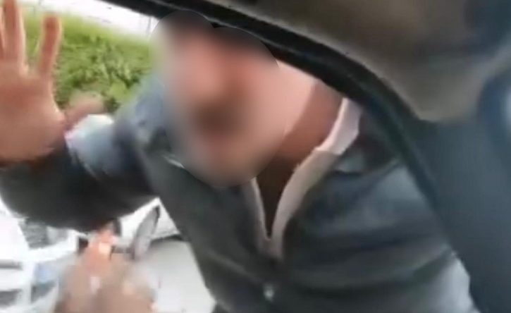 S&uuml;r&uuml;c&uuml;ye Ailesinin Yanında Saldırı Anı Saniye Saniye Kamerada