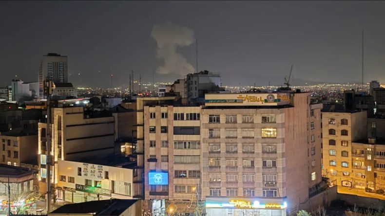 Tahran'da Art Arda Patlamalar Meydana Geldi