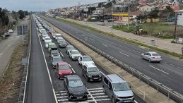 Tatilin son g&uuml;n&uuml;nde İstanbul yolunda yoğunluk: Saat 01.00'e kadar kısıtlama getirildi