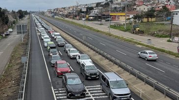Tatilin Son G&uuml;n&uuml;nde İstanbul Yolunda Yoğunluk: Saat 01.00'e Kadar Kısıtlama Getirildi