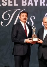 TDT Aksakallar Konseyi Başkanı Yıldırım bayramda &ccedil;ocuklara hediye ve har&ccedil;lık dağıttı