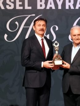 TDT Aksakallar Konseyi Başkanı Yıldırım bayramda çocuklara hediye ve harçlık dağıttı