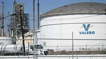 Teksas'ta Petrol Rafinerisinde Patlama