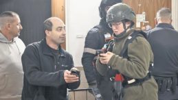 Tel Aviv&rsquo;e f&uuml;zeler d&uuml;şmeye devam ediyor