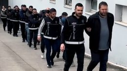 Telefon Tamircisi G&ouml;r&uuml;n&uuml;m&uuml;nde Tefecilik Yapanların D&uuml;zeni &Ccedil;&ouml;z&uuml;ld&uuml;: 11 G&ouml;zaltı