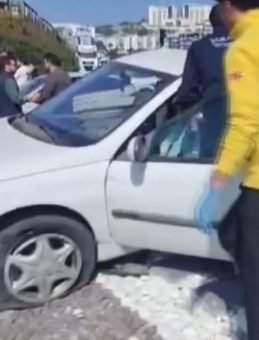 Ters y&ouml;nden &ccedil;ıkınca kaza ka&ccedil;ınılmaz oldu: 2 yaralı