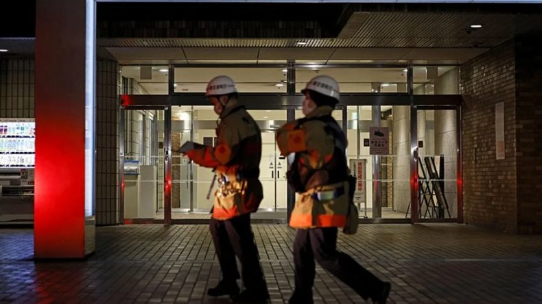 Tokyo&rsquo;da Bı&ccedil;aklı Saldırgan Dehşeti: 2 &Ouml;l&uuml;