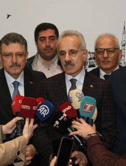 Trabzon&rsquo;da Bakan Uraloğlu'nun katılımıyla bayramlaşma t&ouml;reni ger&ccedil;ekleşti